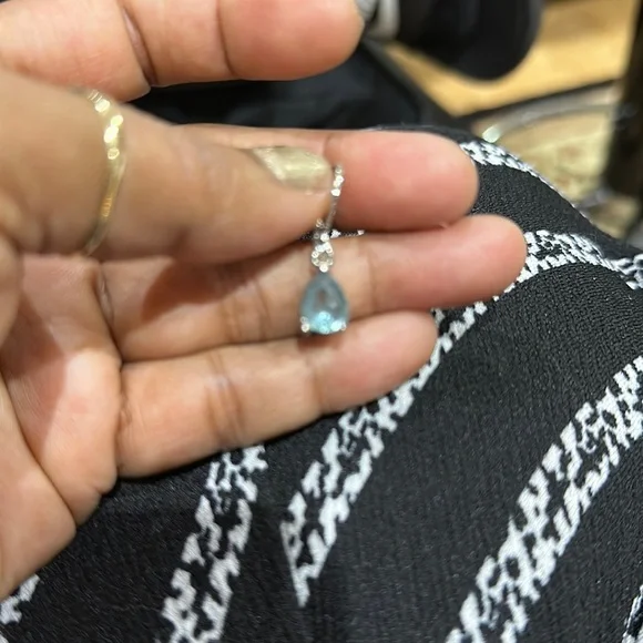 Drop Earring - Picture 4 of 10